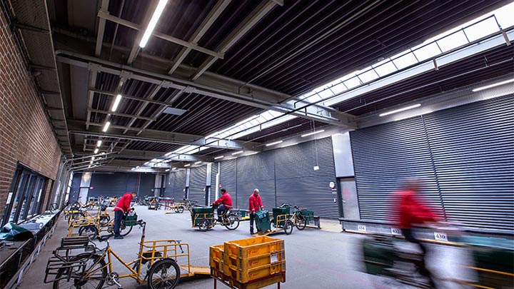 Posthus med LED-belysning