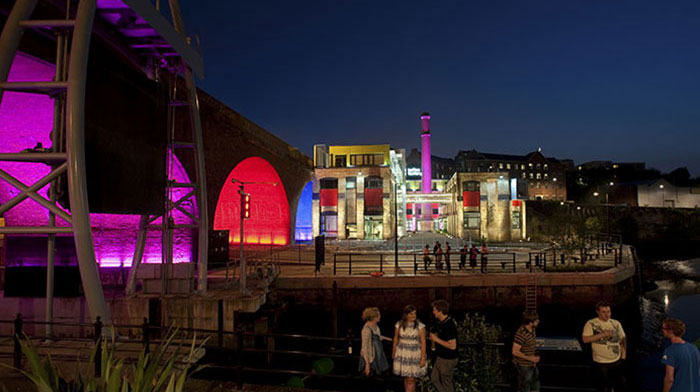 The Toffee Factory oplyst med LED-lys