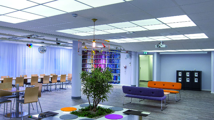En bedre atmosfære i mødelokalet i E.ON's kontor i Sverige, som er belyst med Soundlight Comfort-belysning fra Philips