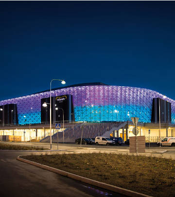 Imponerende farveskiftende facade på Friends Arena i Sverige er belyst af Philips.