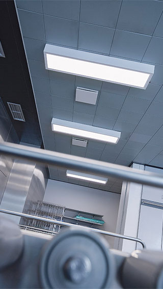 På Holbæk Sygehus er der anvendt indbygget belysning, leveret af Philips Lighting. 
