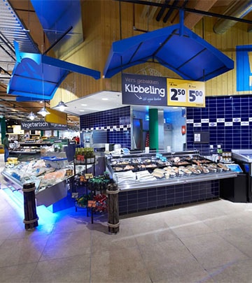Philips Lighting-belysning af fisk for at præsentere de friske madvarer for kunderne i Jumbo Foodmarkt, Holland.