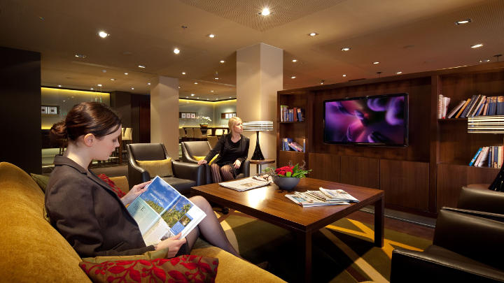 Foyeren i Marriott Hotel i Frankfurt er oplyst af Philips LuxSpace- og Spot LED 3-armaturer.