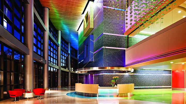 Receptionen på børnehospitalet Phoenix er oplyst af Philips Lighting