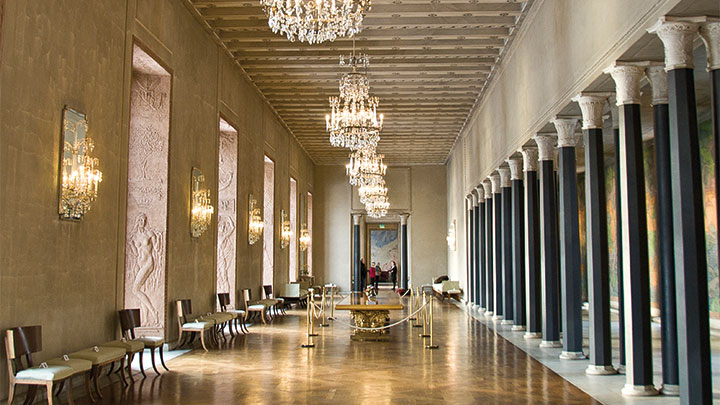 Prinsens galleri i Stockholm oplyses af energibesparende LED-"stearinlys" af Philips Lighting.