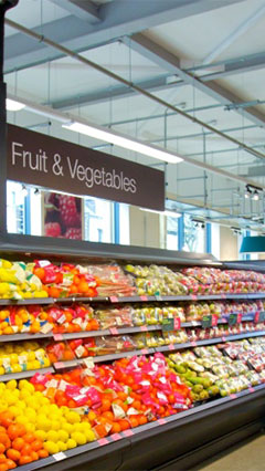 Frugt og grønt ser frisk og lækkert ud i Philips' supermarkedsbelysning.
