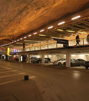 Den nye Philips Lighting-belysning skaber en unik atmosfære i parkeringshuset P-Hämppi.