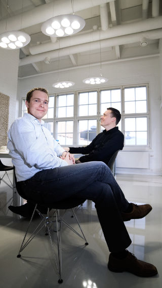 Medarbejderne hos Pentagon Design nyder meget det lys, som Philips LED-belysningen skaber