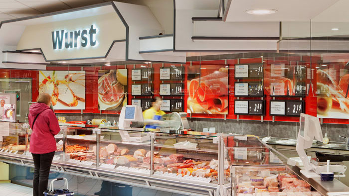 Veloplyst kødafdeling i Edeka-supermarked med Philips LuxSpace Accent Rose LED
