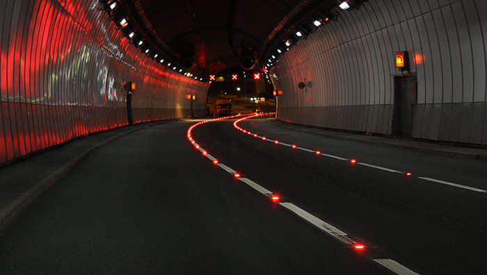Philips-belysning fører bilister sikkert ind i Saltash-tunnellen 