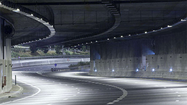 Reducer risikoen for trafikpropper med LED-markørbelysning og -nødudgangsskilte, vejskilte og sikkerhedsskilte
