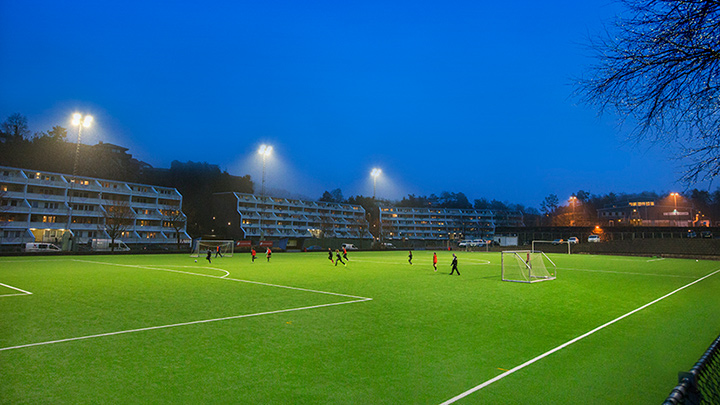 LED-projektørbelysning til fodboldbaner