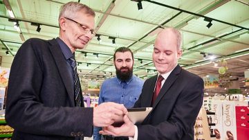 Spar op til 15 % ved at justere belysningen efter butikkens daglige rutiner.